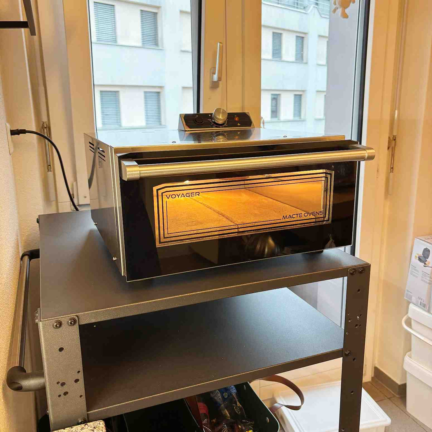 Macte Voyager Svizzera auf Pizzaofen Gestell