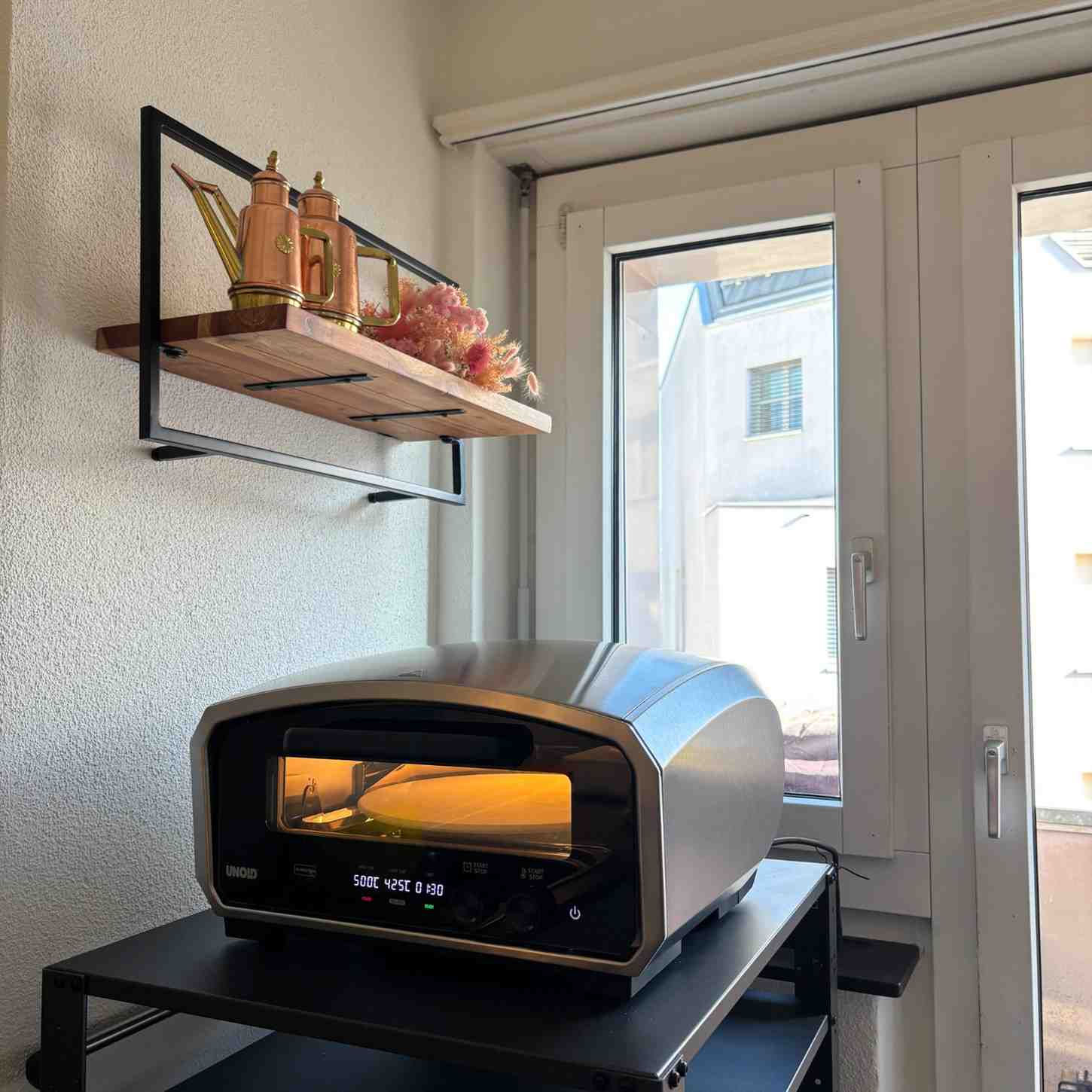 Unold Enzo Pizzaofen auf Pizzaofengestell